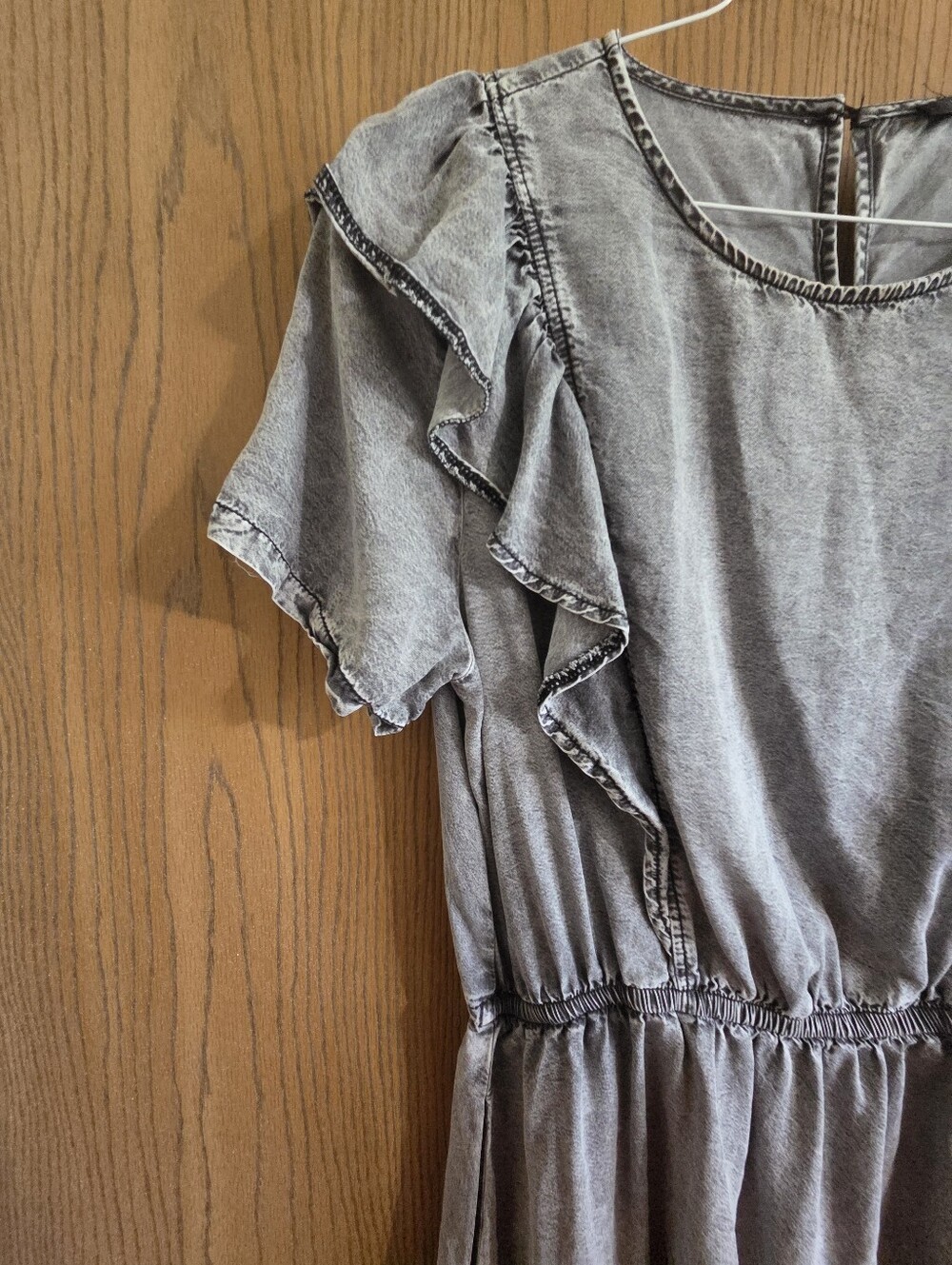 Doe & Rae Washed Gray Ruffle Short Dress Size Medium - Picture 2 of 8